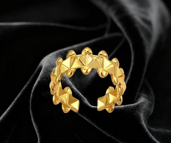 Rivet Ring